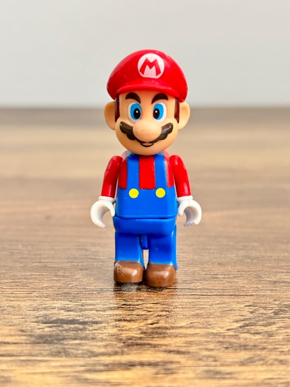 K'NEX Nintendo Super Mario Bros Mario Mini Action Figure Toy Cake Topper 2011